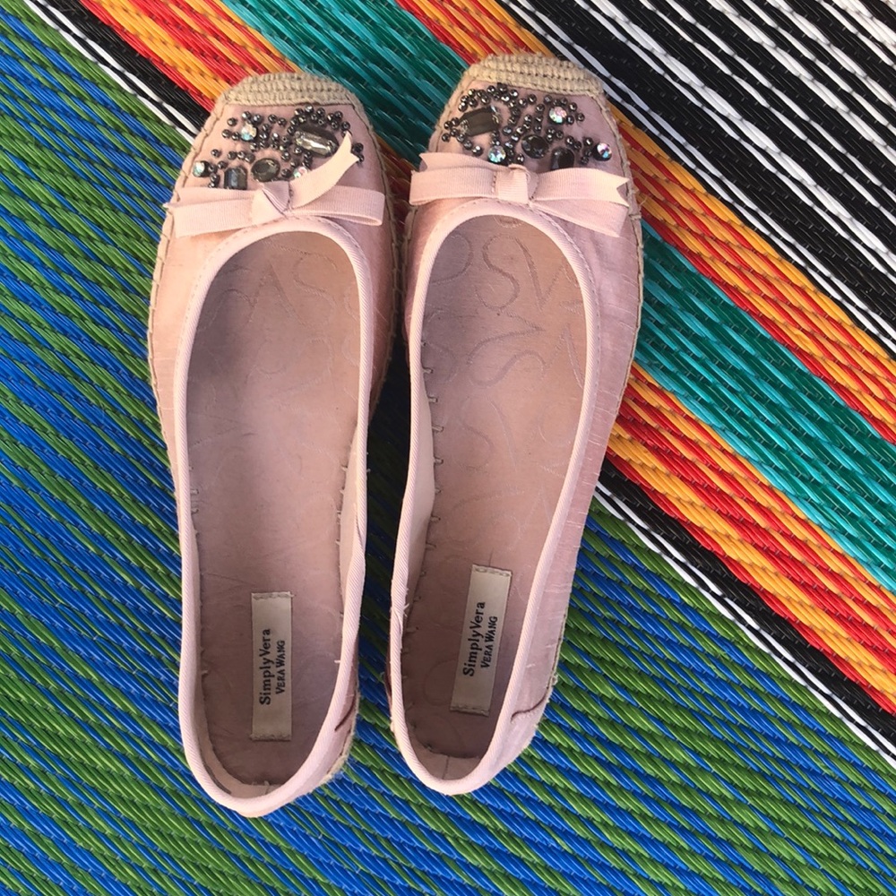 Like new Simply Vera Vera Wang pink moccasins sz 8